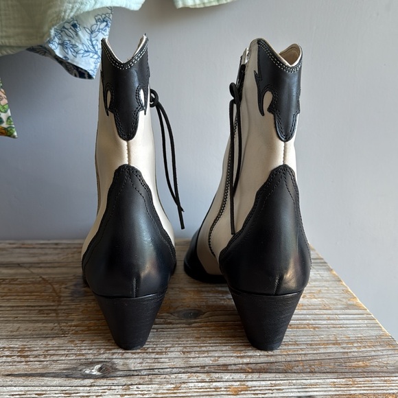 Free People Shoes New Frontier Western Boot in
Arctic Fox Combo - Picture 12 of 13